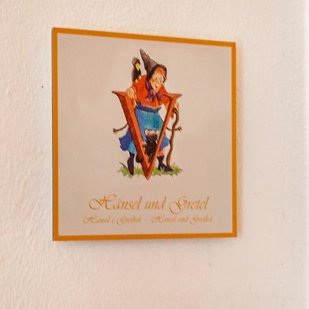 Haensel Und Gretel Schlosshof Umes Eksteriør bilde