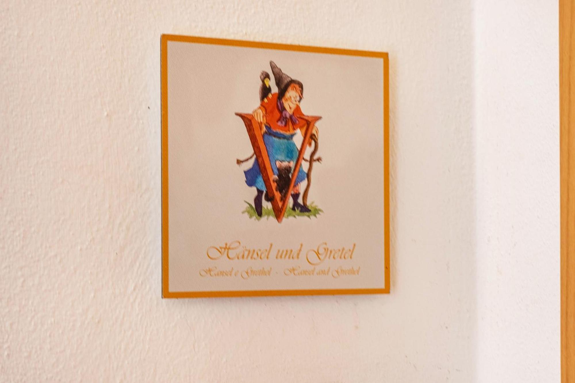 Haensel Und Gretel Schlosshof Umes Eksteriør bilde
